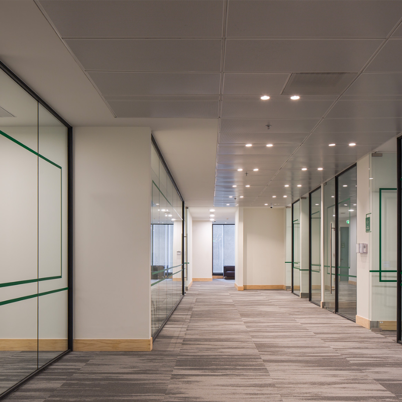 Cielo Metálico Tile Lay-In de Hunter Douglas